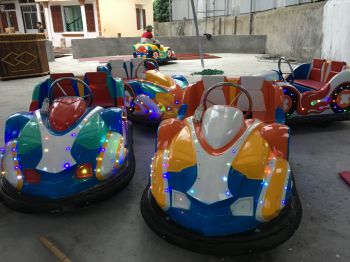 Xe điện đụng sv01